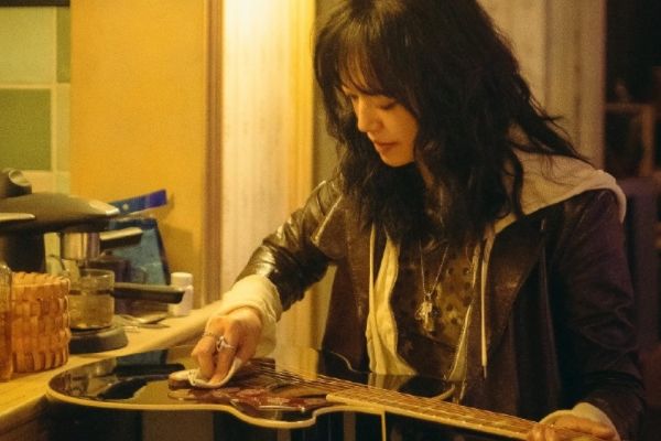 《摇滚狂花》彭莱得了什么病最终结局如何?演员姚晨的个人资料?