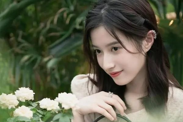 《一不小心喵上你》胡嘉欣饰演纪宸妹妹纪年?胡嘉欣有哪些作品?