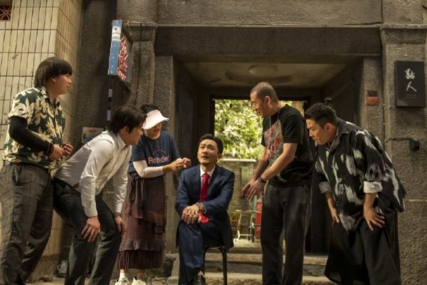 情景喜剧《黏人俱乐部》讲什么故事?梁龙李雪琴展现百姓烟火气?