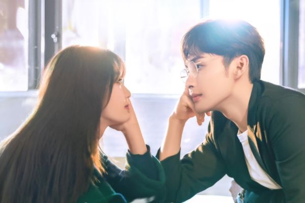 《两个人的小森林》讲述了什么故事?虞书欣张彬彬人物角色关系?