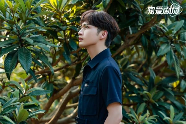 《两个人的小森林》虞书欣爷爷客串帽子摊主?虞美人庄羽乌龙爱情?
