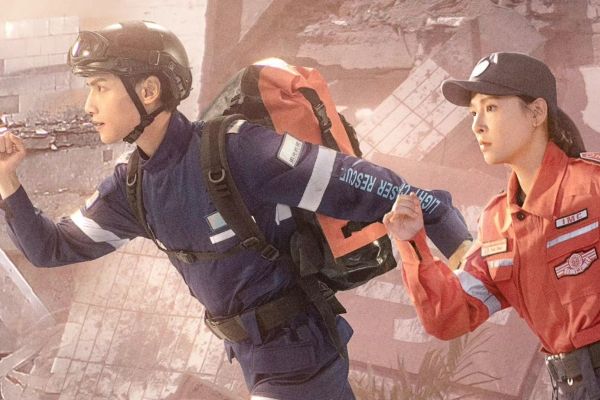 《追光者》罗本从哪一集开始喜欢展颜的?三对CP感情线看点十足?