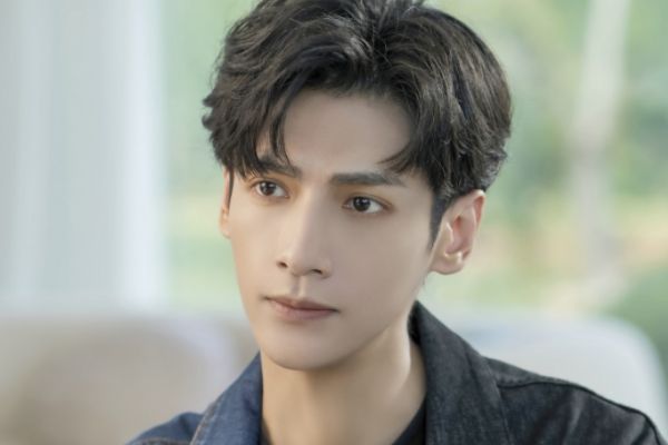 《追光者》罗本妹妹是什么人结局如何?罗源扮演者杨安琪个人资料?
