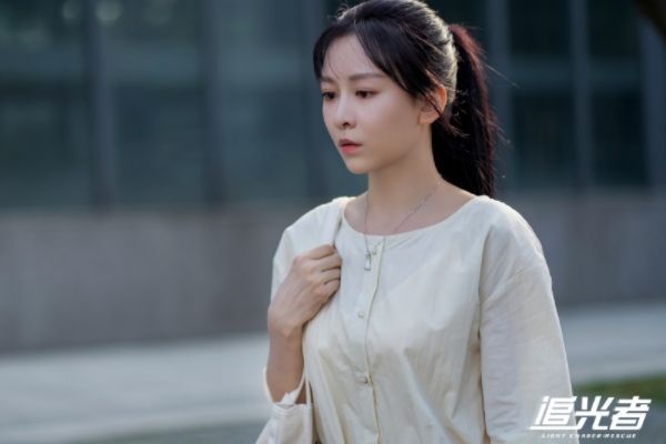 《追光者》罗本妹妹是什么人结局如何?罗源扮演者杨安琪个人资料?