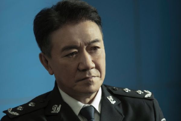 《罚罪》肖振邦拿到U盘录制忏悔视频跳楼自杀?常征回到赵家卧底?